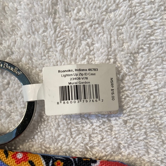 Vera Bradley Wide Lanyard & Zip ID Case in Mural Garden - Picture 10 of 10